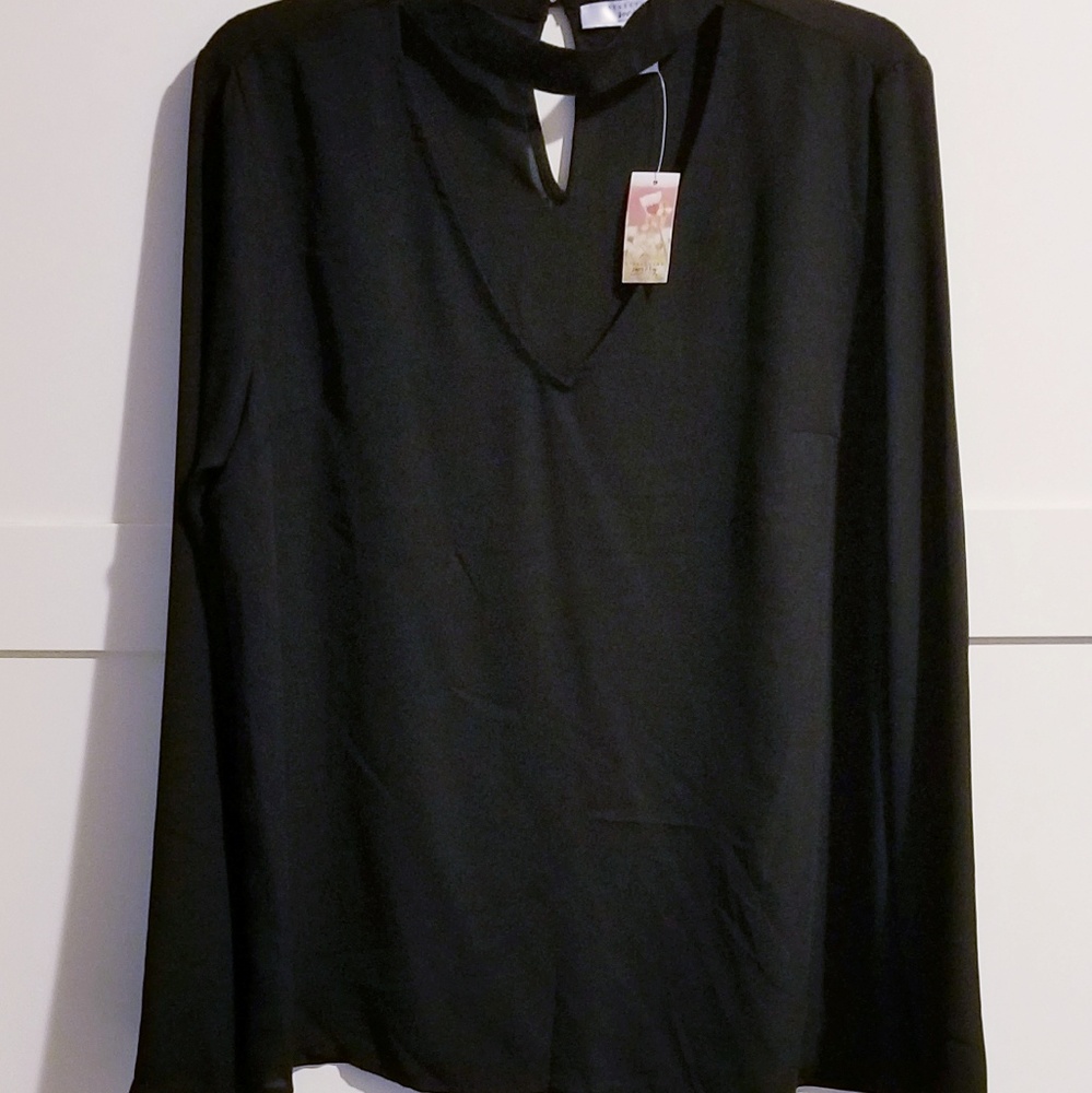 Dressy shirt with a choker